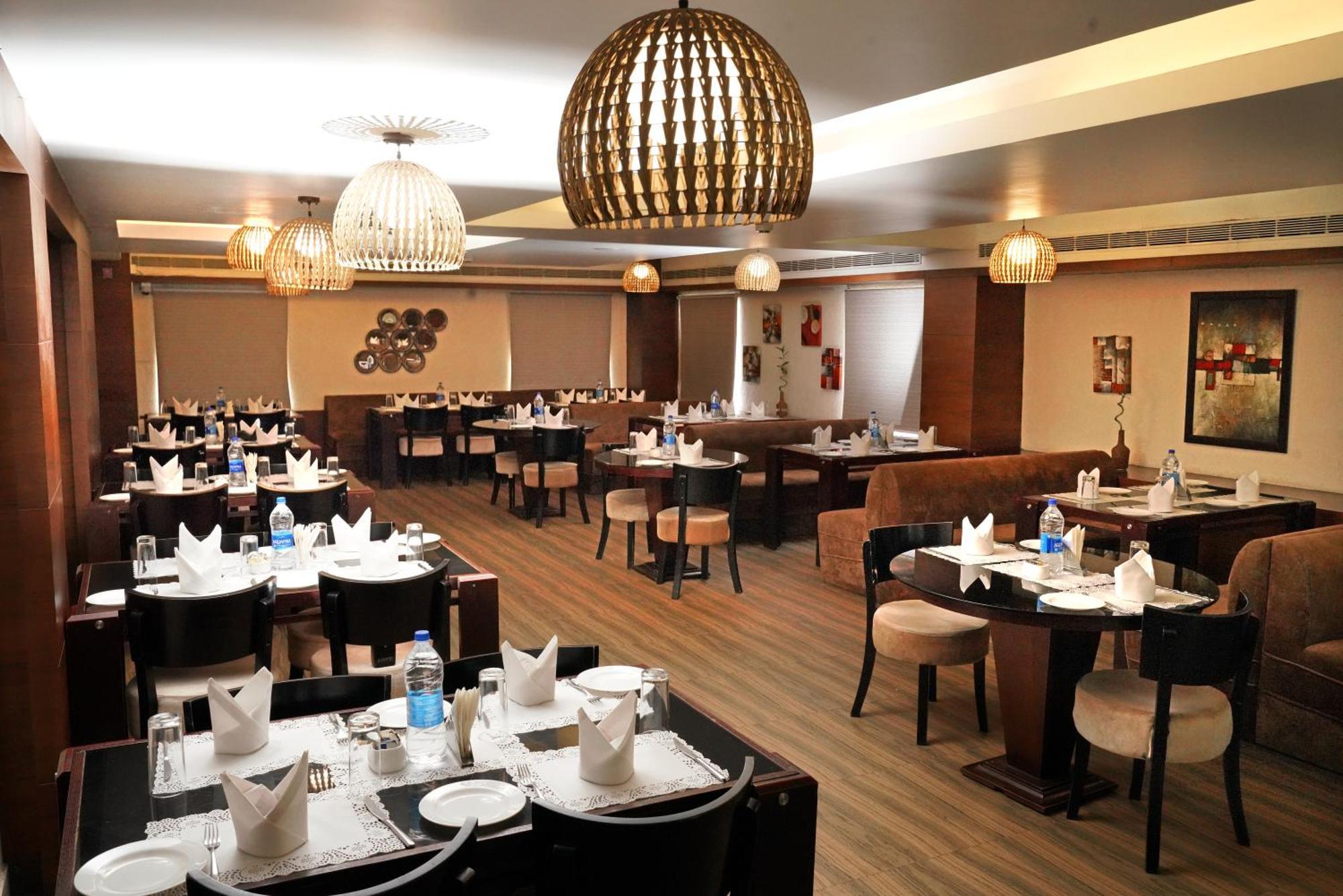 Kga Elite Continental Hotel Tiruvalla Exterior photo