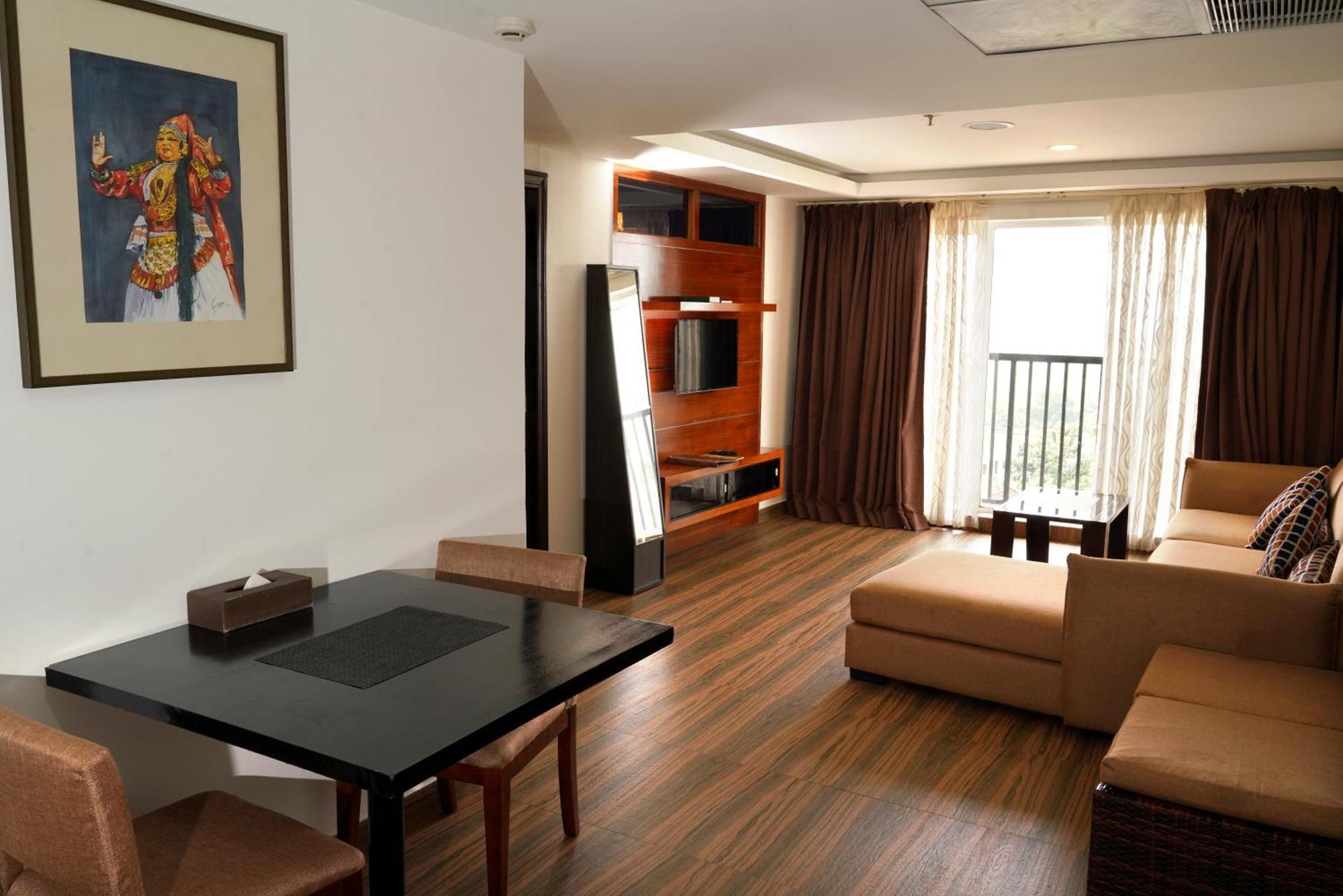 Kga Elite Continental Hotel Tiruvalla Exterior photo