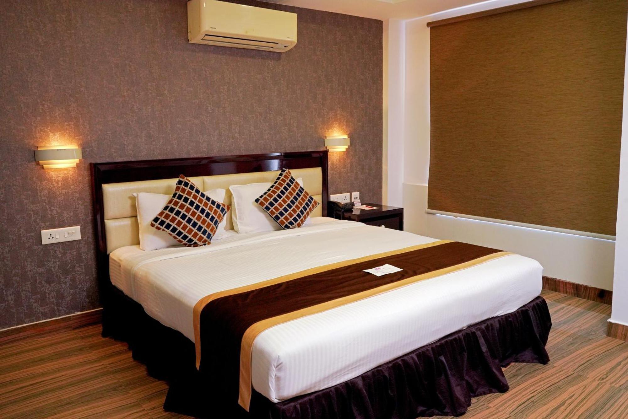 Kga Elite Continental Hotel Tiruvalla Exterior photo