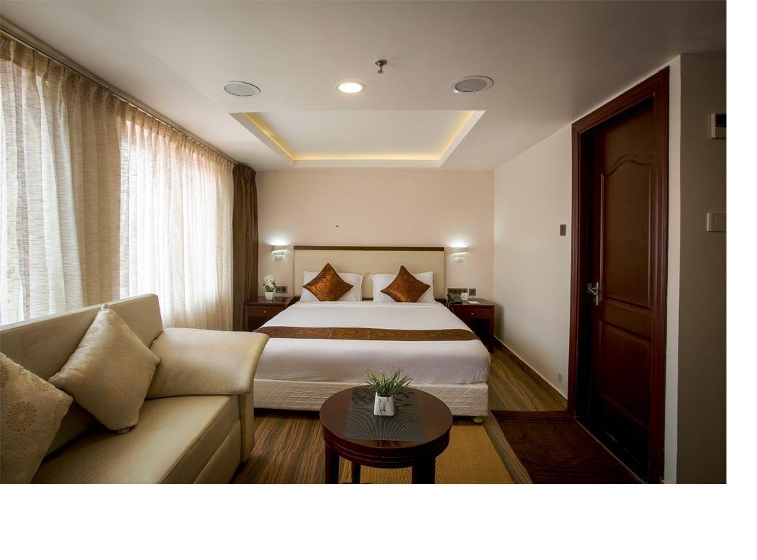 Kga Elite Continental Hotel Tiruvalla Exterior photo