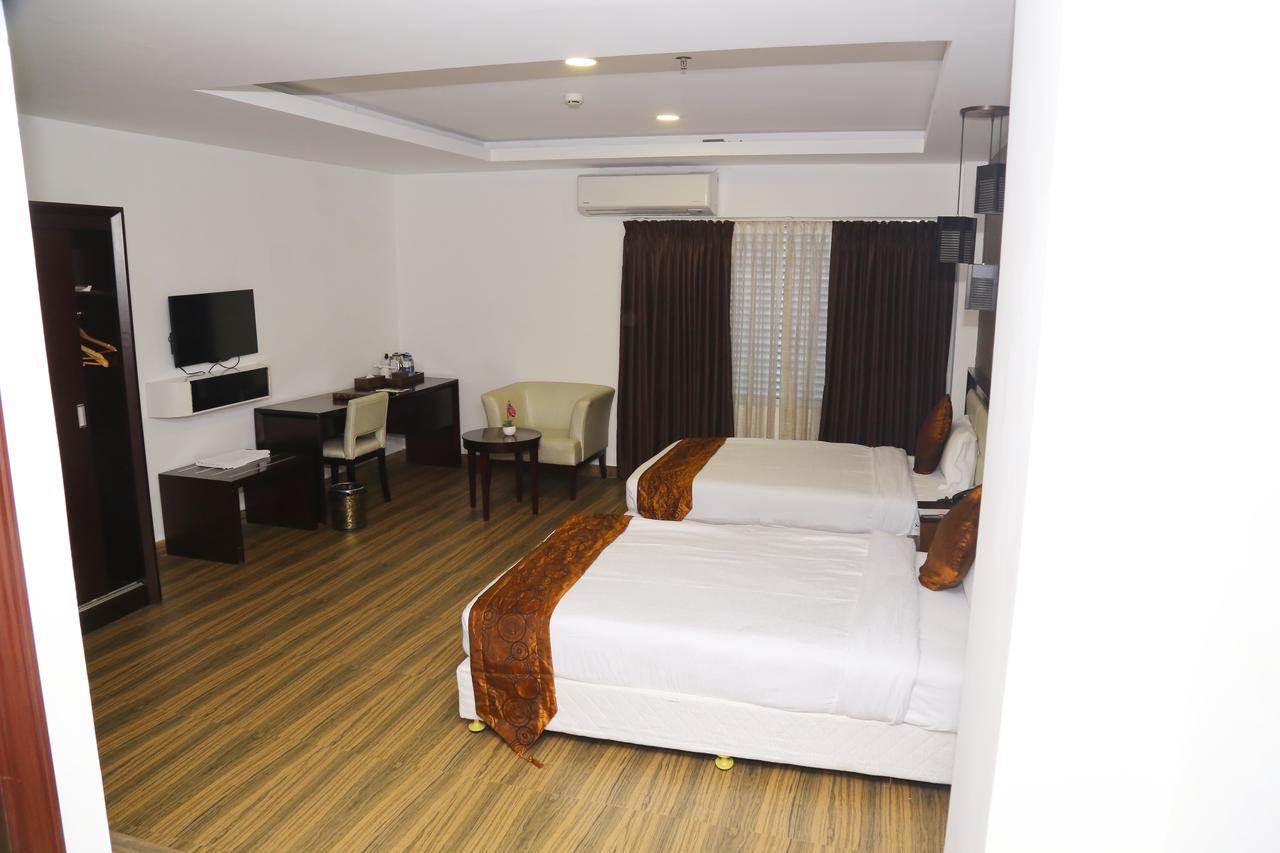 Kga Elite Continental Hotel Tiruvalla Exterior photo