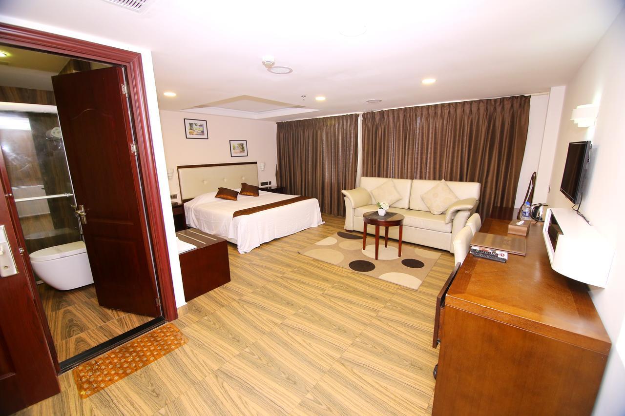 Kga Elite Continental Hotel Tiruvalla Exterior photo