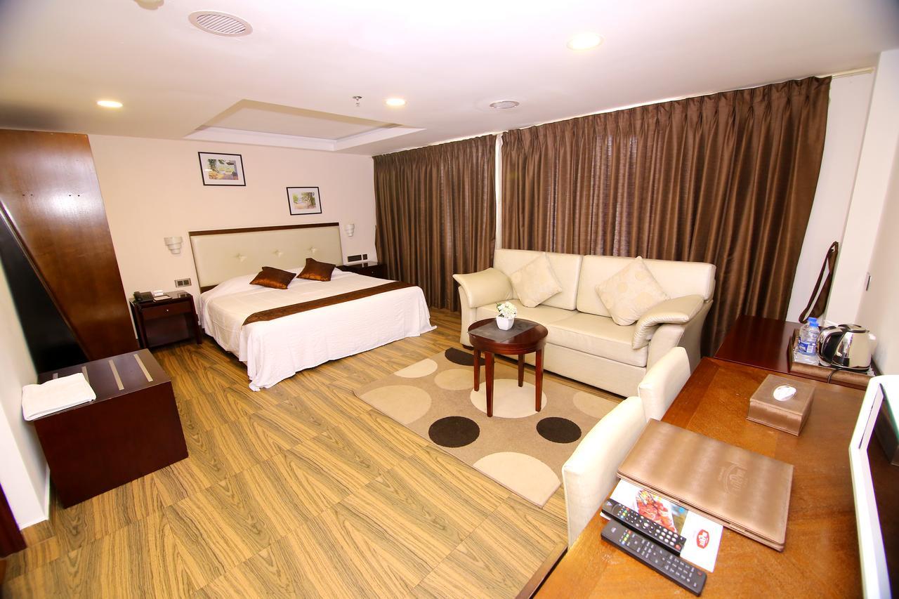 Kga Elite Continental Hotel Tiruvalla Exterior photo