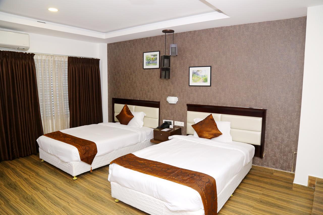 Kga Elite Continental Hotel Tiruvalla Exterior photo