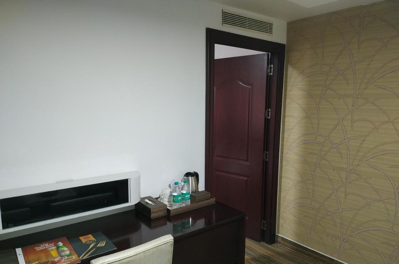 Kga Elite Continental Hotel Tiruvalla Exterior photo